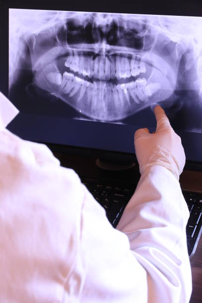 Best Cracked Tooth Emergency Dentist  in Le Claire, IA