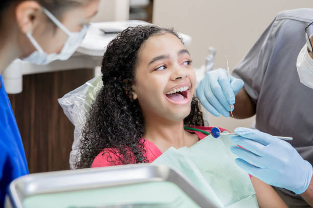 Best Emergency Tooth Extraction  in Le Claire, IA